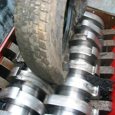 Χαμηλού θορύβου 2000kg/h ελαστικό αυτοκινήτου JWELL που ανακυκλώνει τον καταστροφέα εγγράφων πλαστικών ταινιών δύο άξονων