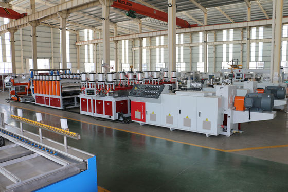 Διπλή βίδα 550kg/H γραμμών εξώθησης πινάκων PVC WPC 1220MM