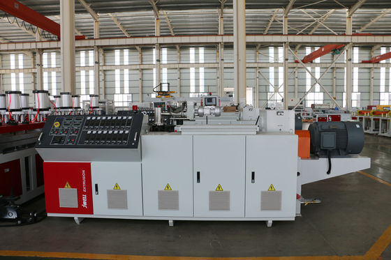 Διπλή βίδα 550kg/H γραμμών εξώθησης πινάκων PVC WPC 1220MM