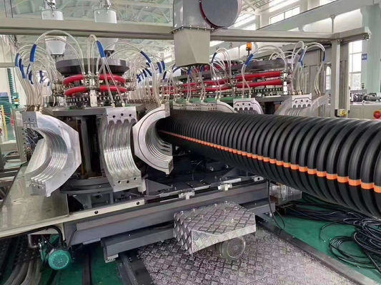 HDPE PP διπλοτειχισμένος ζαρωμένος σωλήνας PVC που κατασκευάζει τη μηχανή εξώθησης σωλήνων Dwc μηχανών